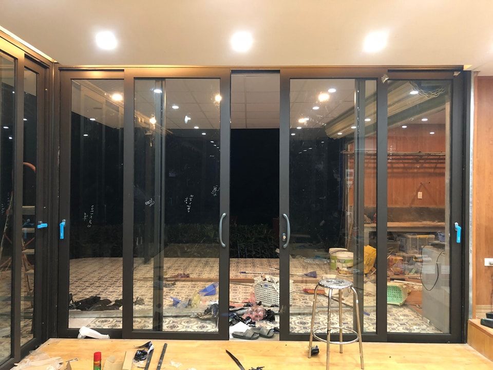 Lắp cửa nhôm kính 
