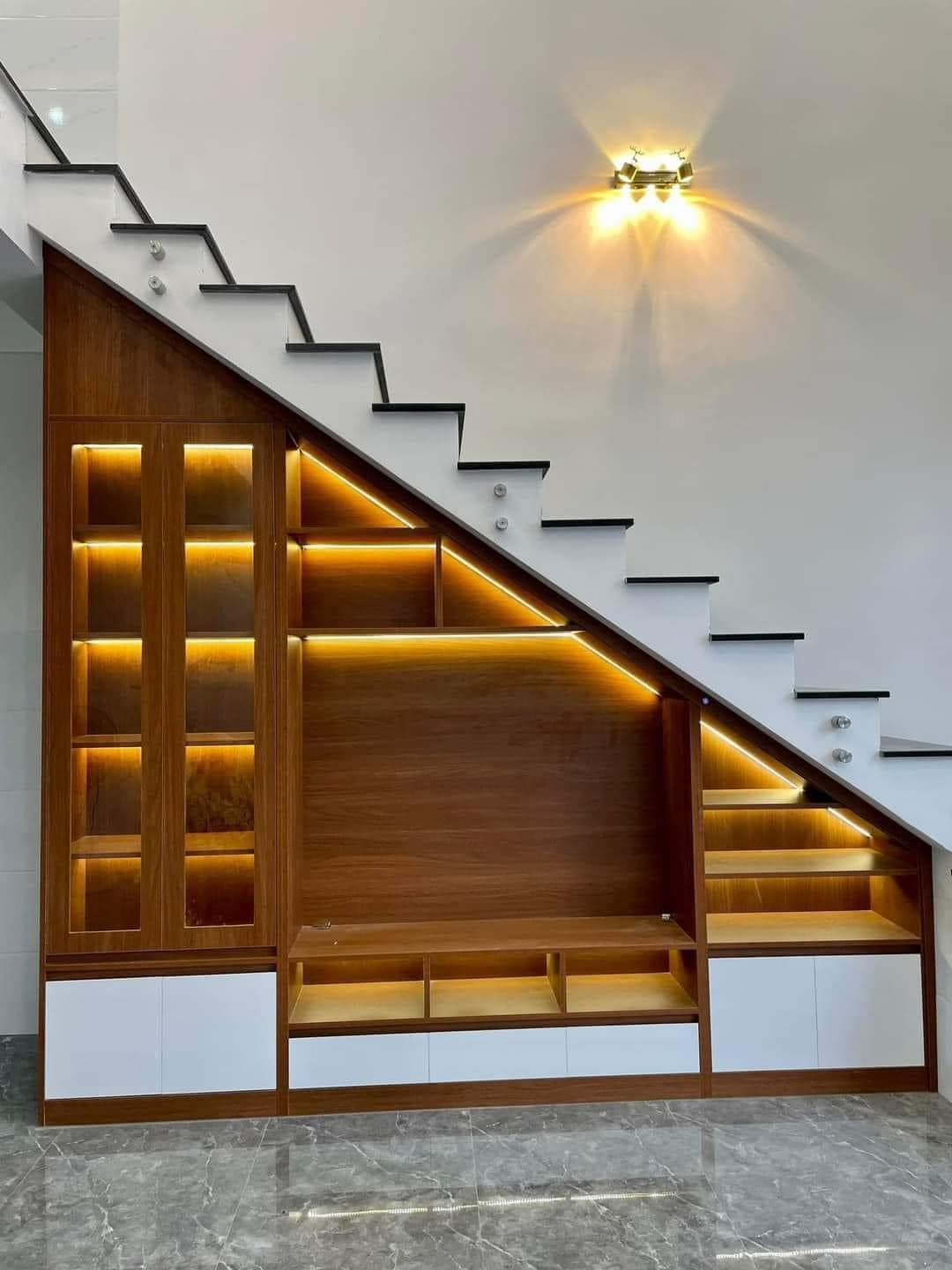 Kệ tủ tivi dưới cầu thang 