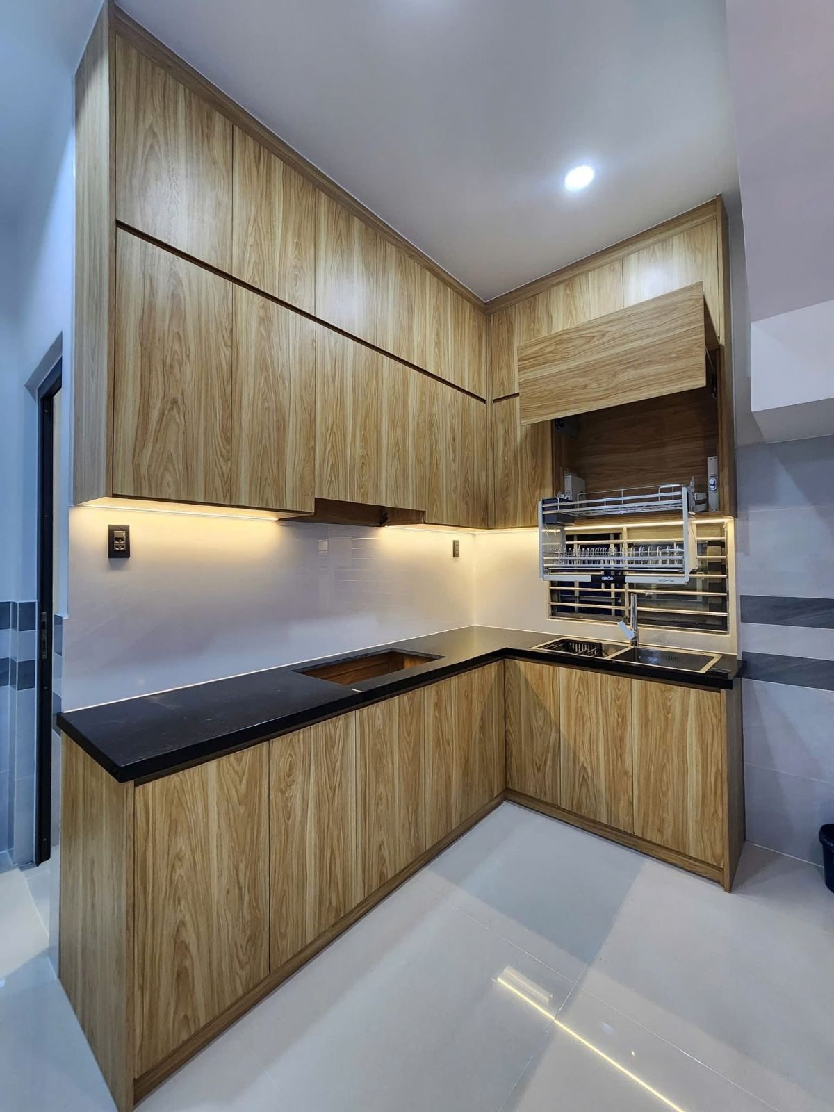 Thi công tủ bếp hiện đại