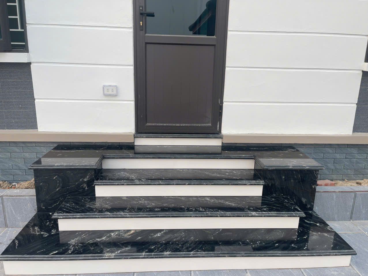 Thi công ốp đá bậc tam cấp