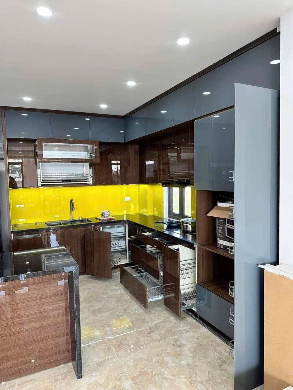 Thi công tủ bếp hiện đại 