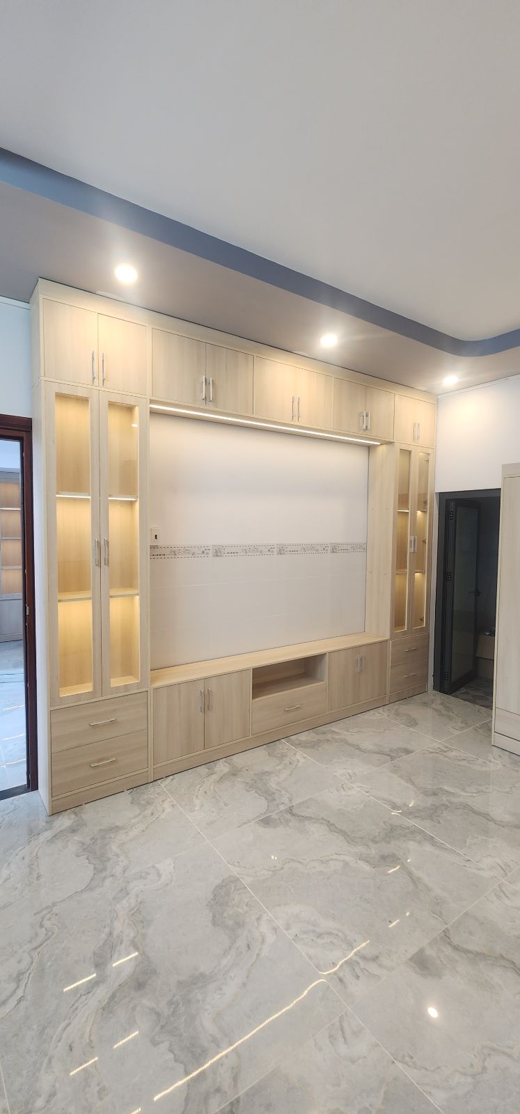 Thi công kệ hoàn thiện kệ tivi 