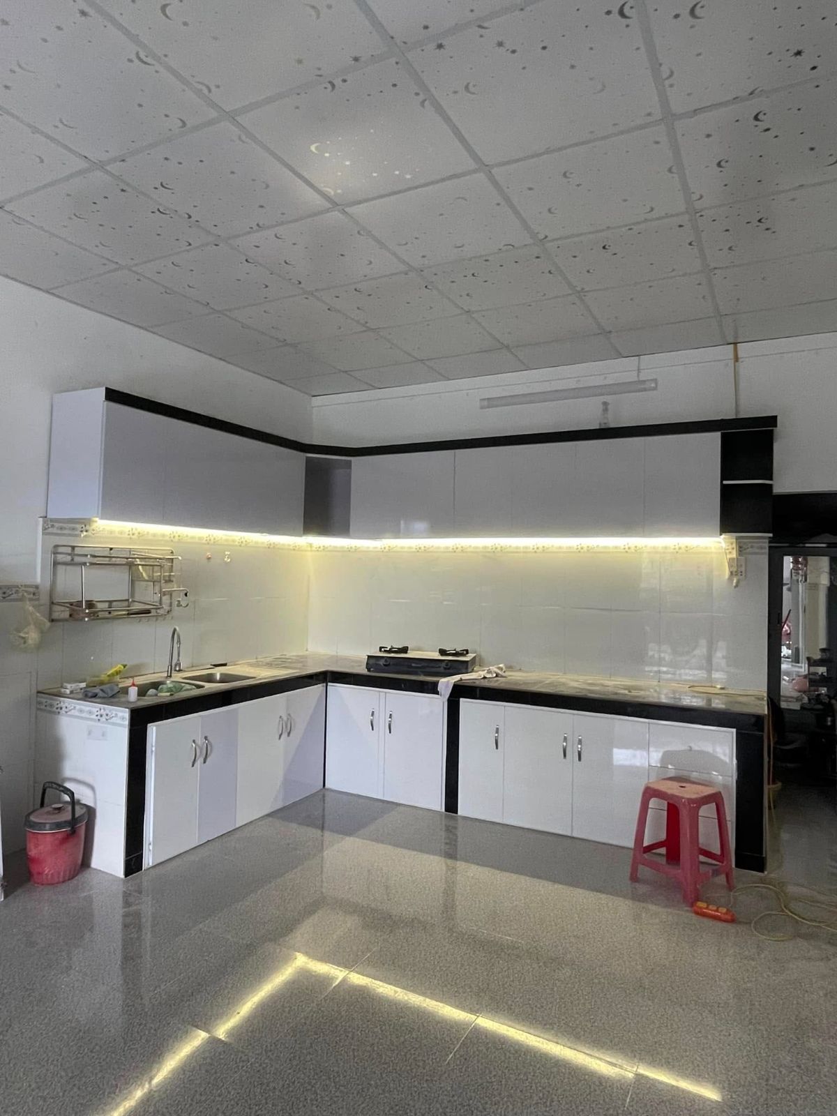 Hoàn thiện tủ bếp nhựa 
