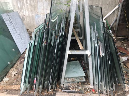 Kính cường lực cũ