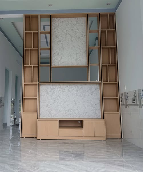 Thi công vách ngăn kết hợp kệ tivi