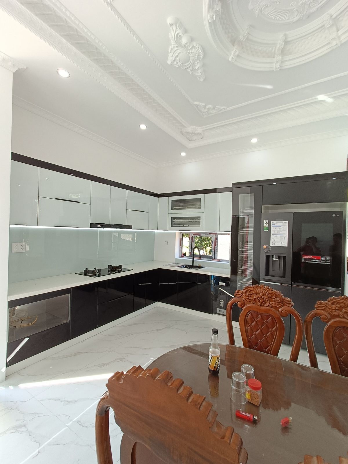 Thi công tủ bếp hiện đại