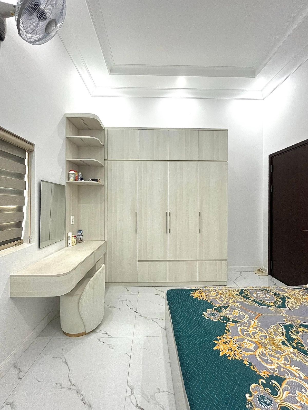 Thi công tủ bàn trang điểm
