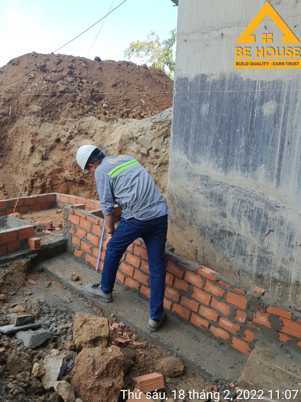 Đội giám sát công trình xây dựng