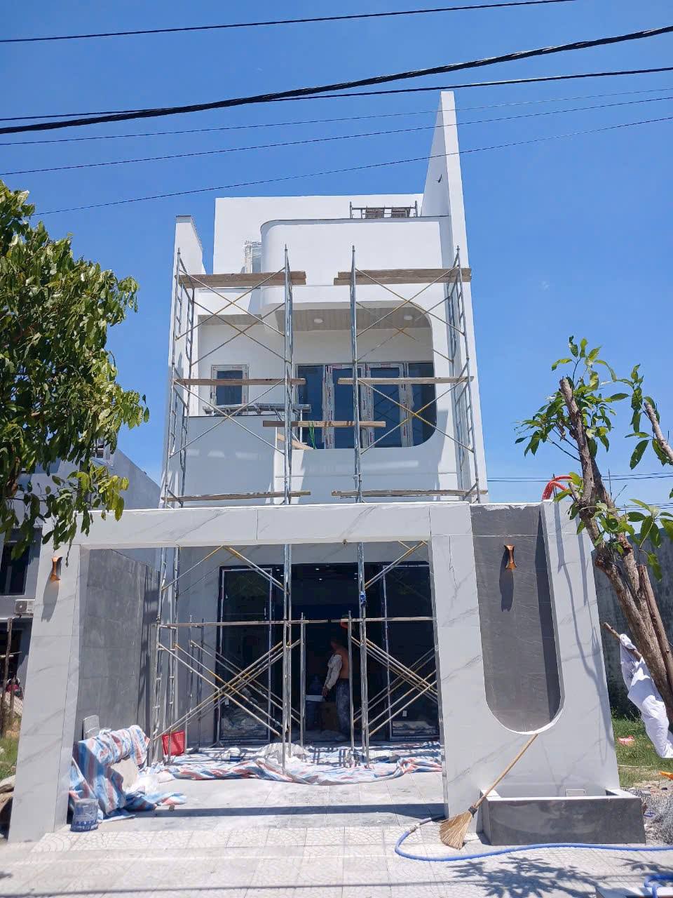 Hoàn thiện sơn nhà 