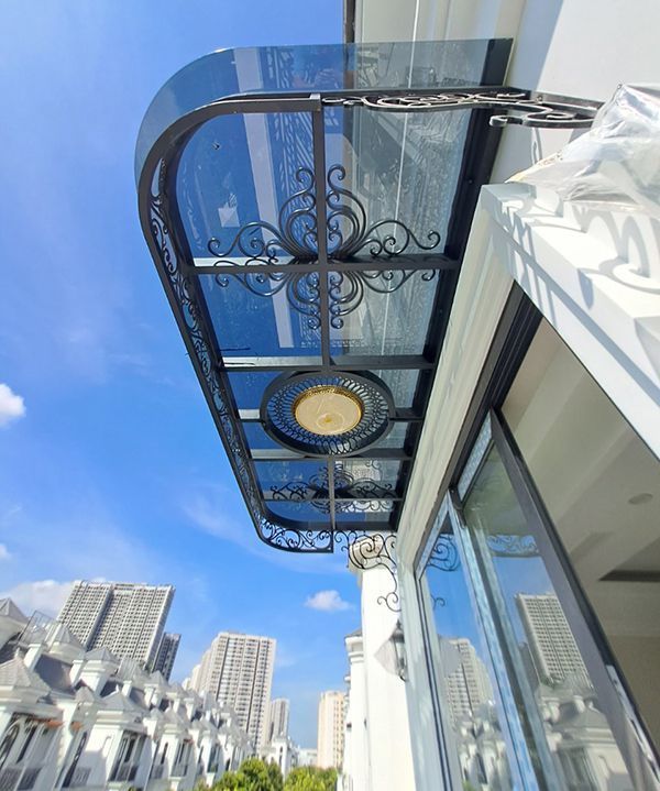 Mái kính cường lực khung sắt nghệ thuật 
