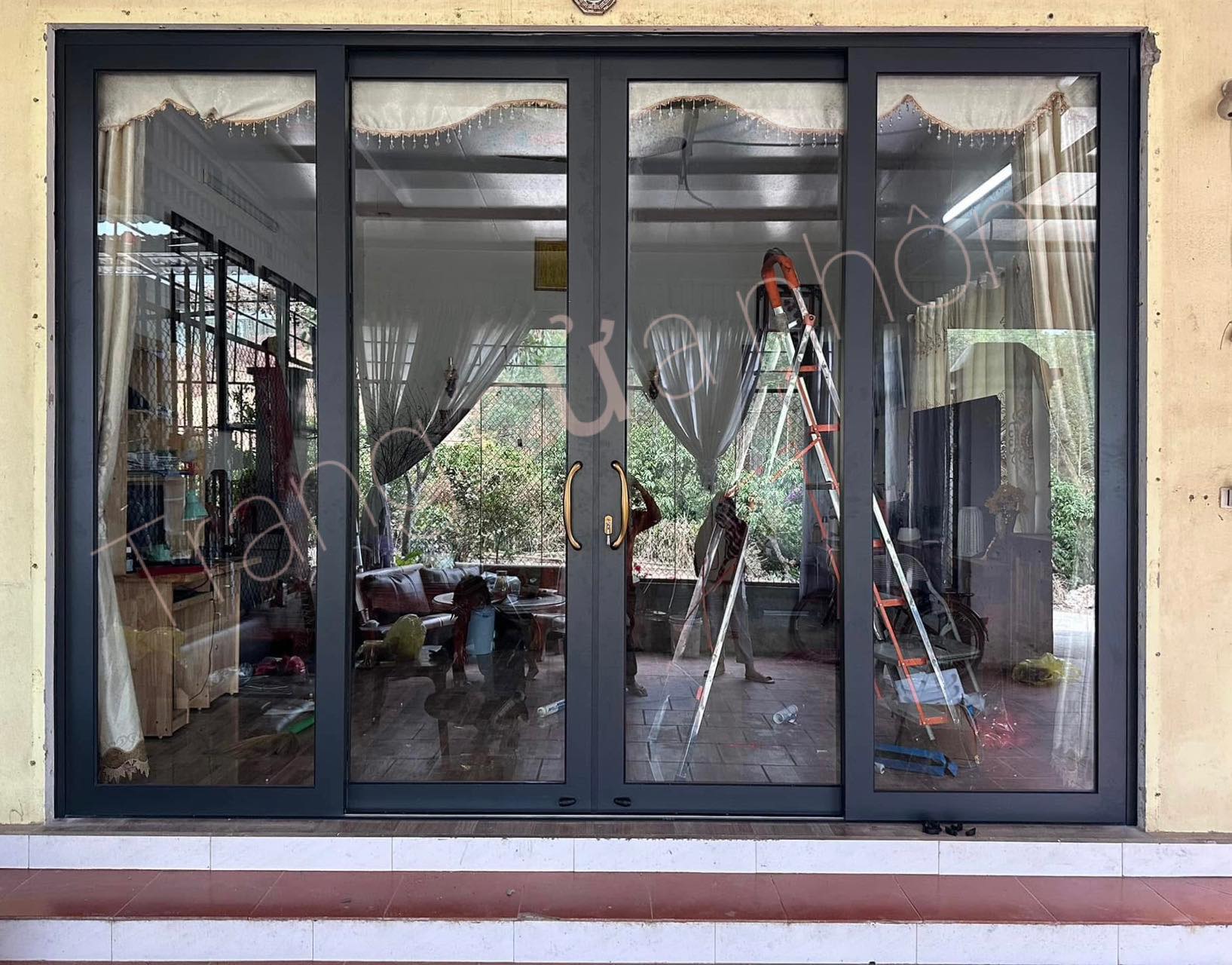 Lắp cửa nhôm kính