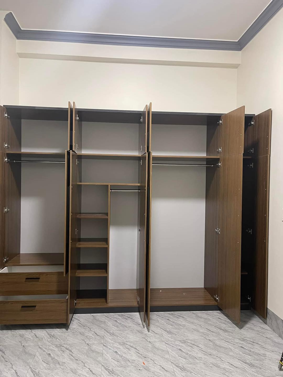 Hoàn thiện tủ quần áo 