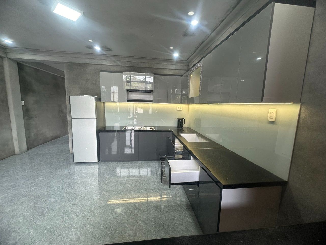 Thi công lắp đặt tủ bếp hiện đại