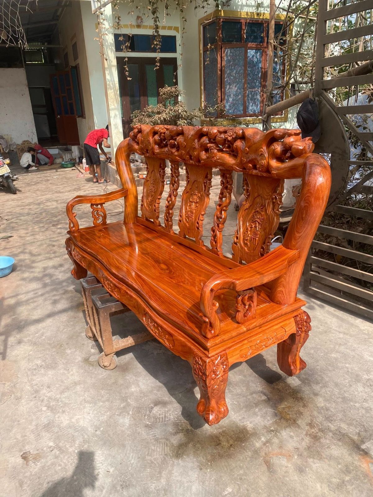 Sơn PU ghế gỗ 