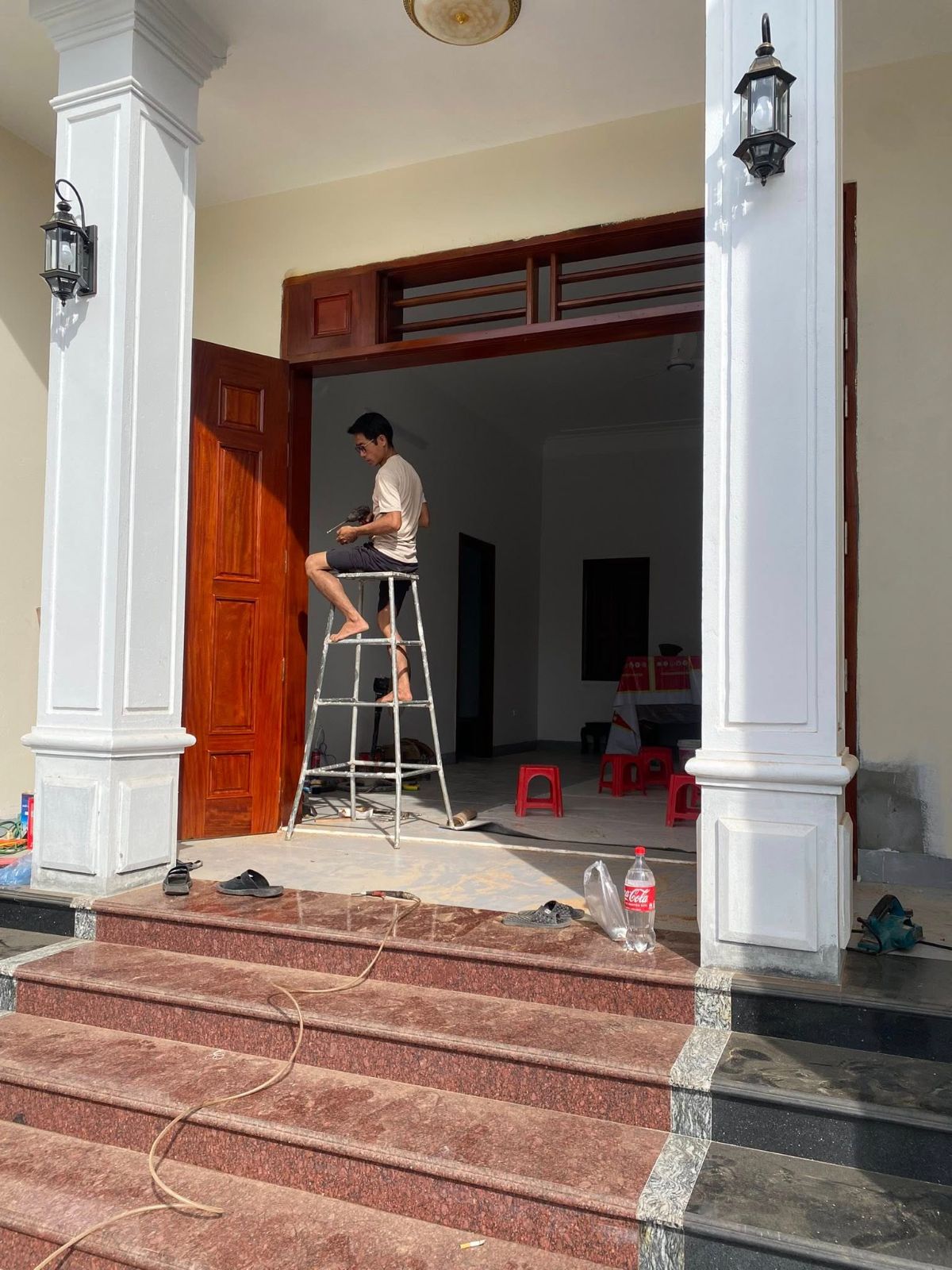 Dịch vụ sơn sửa cửa gỗ 