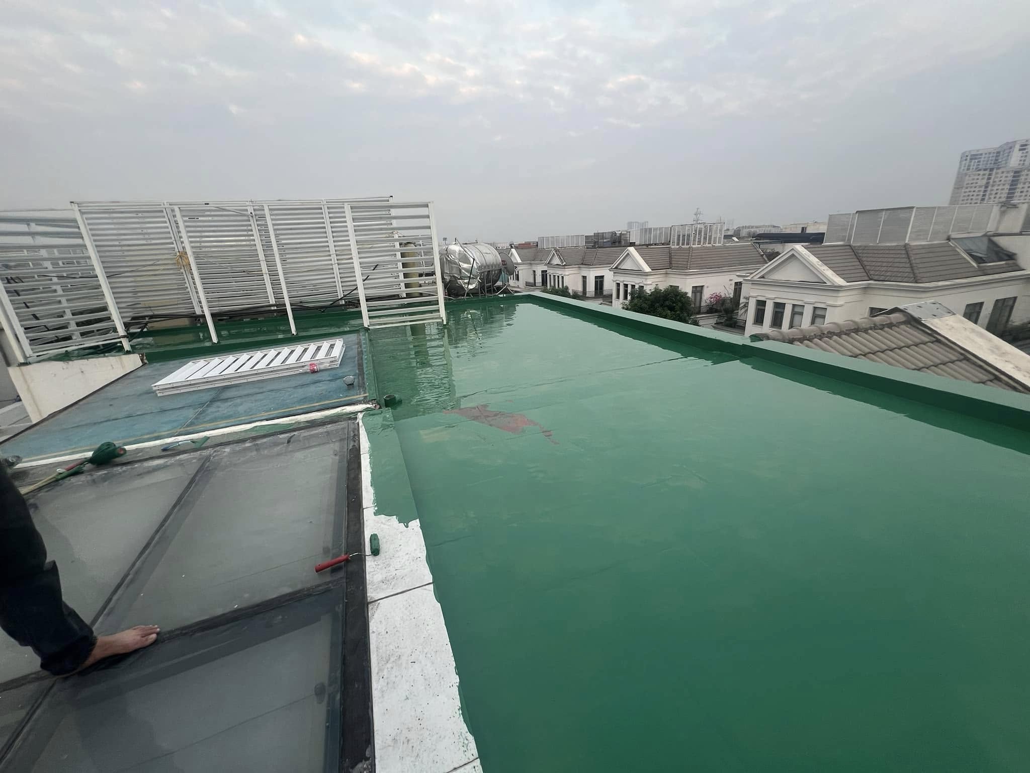 Dịch vụ chồng thấm sơn phủ màu xanh lá cây