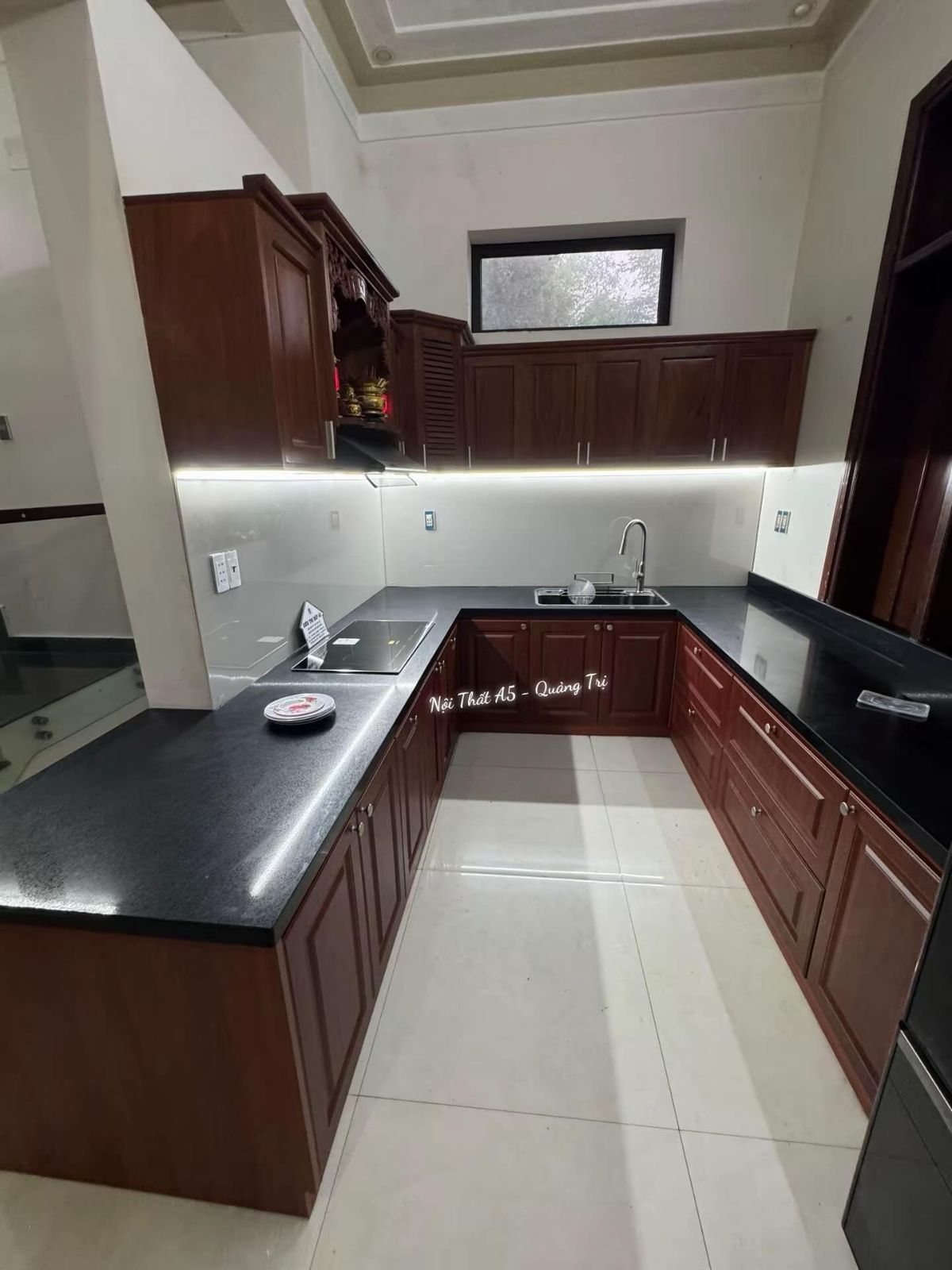Thi công nội thất căn bếp chữ U