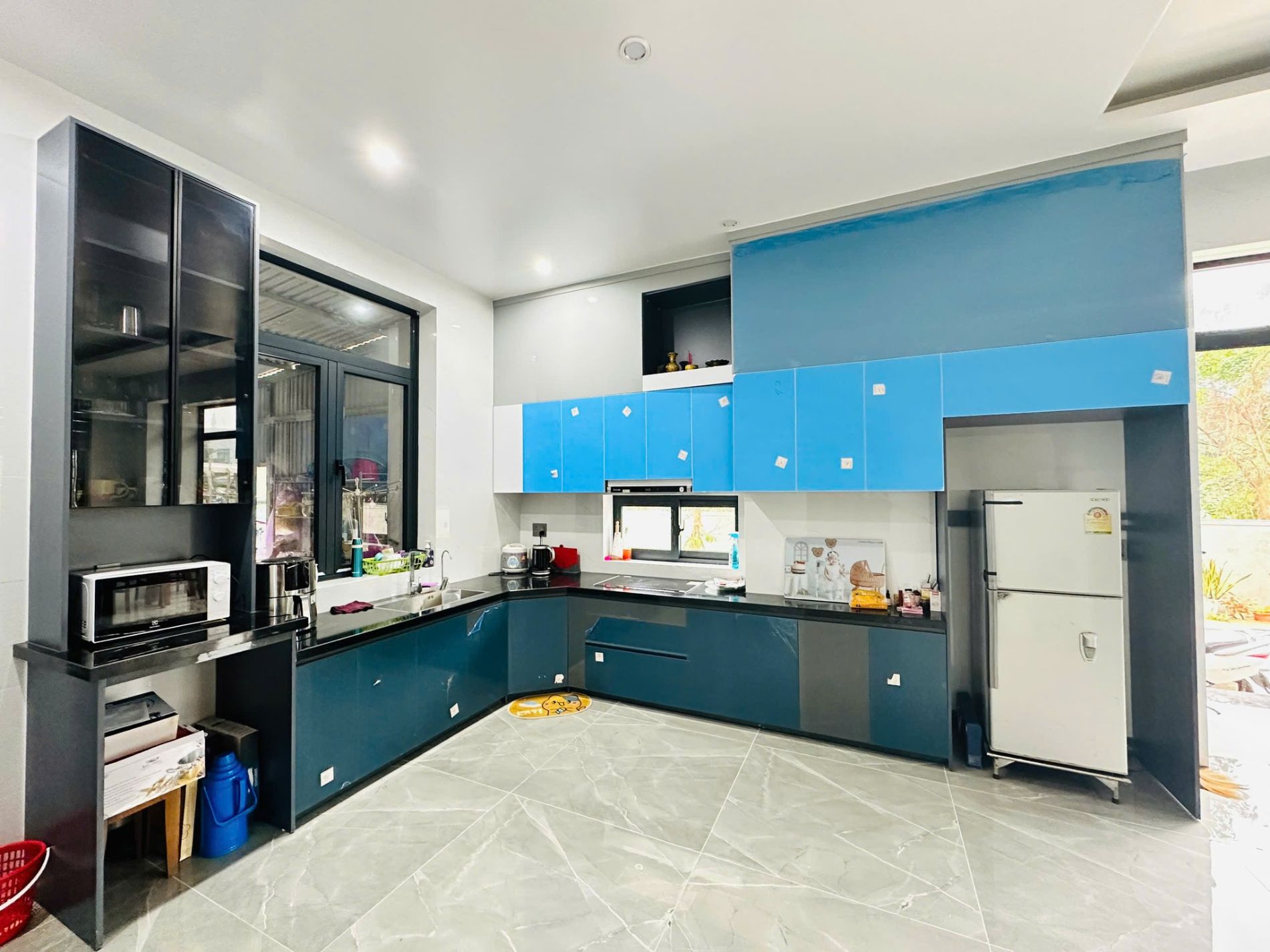 Thi công tủ bếp hiện đại