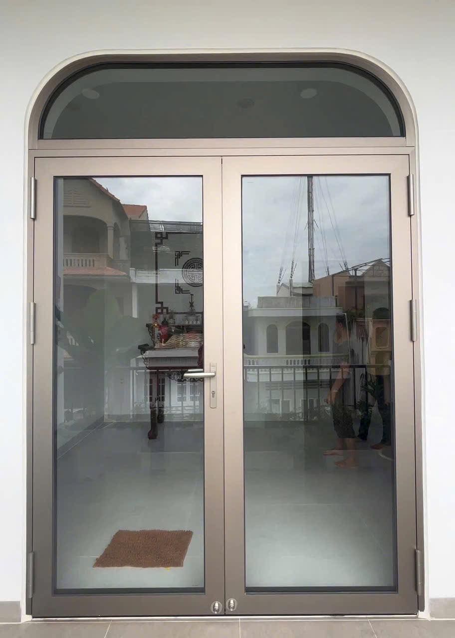Thi công lắp đặt cửa nhôm kính 