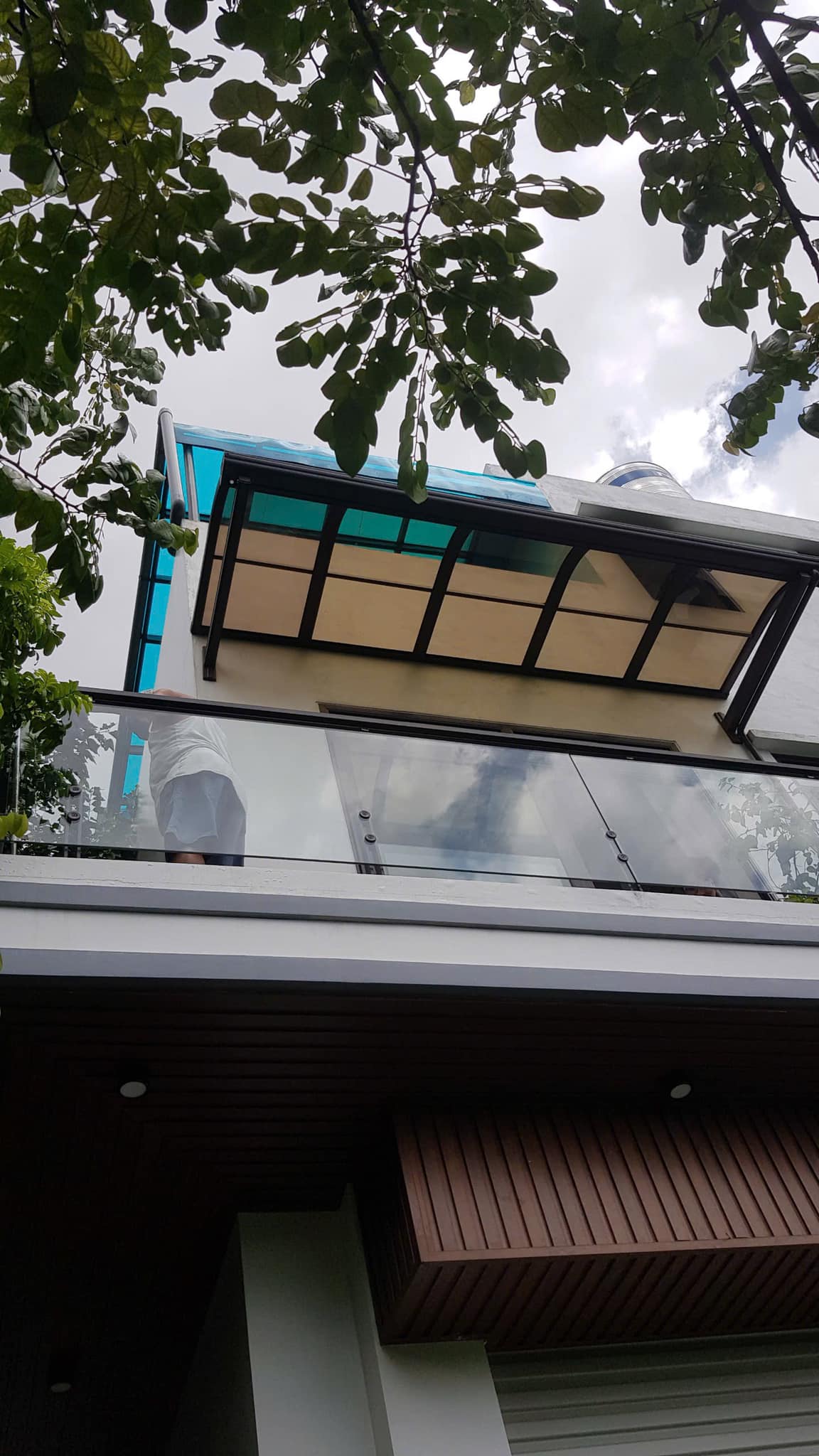 Mái che ban công tấm lợp polycarbonate
