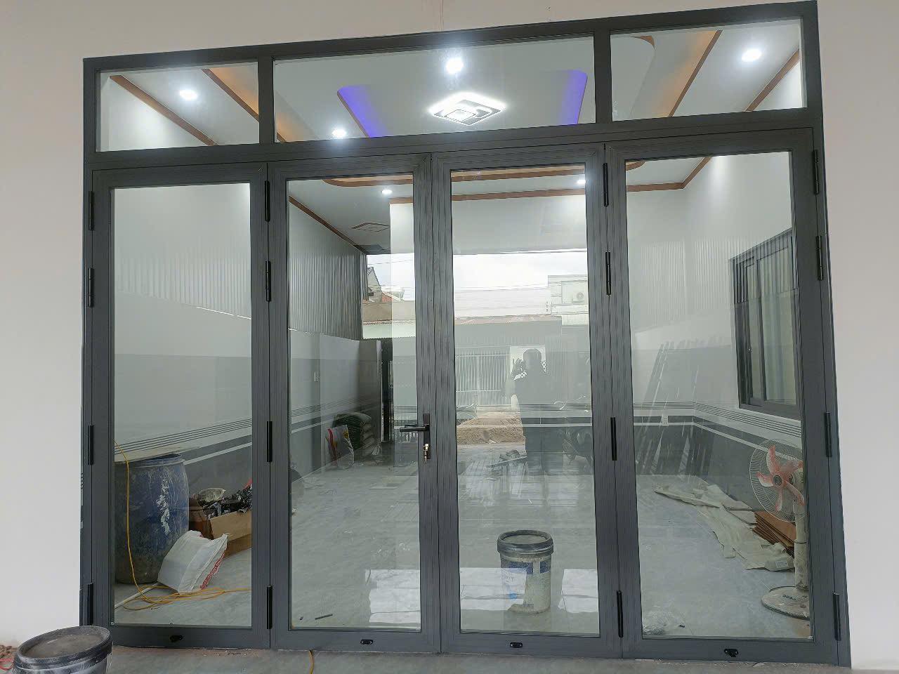 Lắp cửa nhôm kính xingfa 