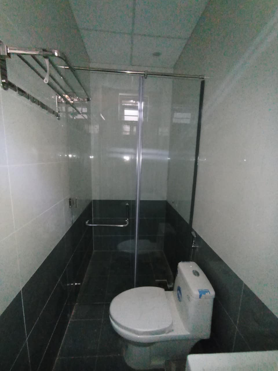 Thi công phòng tắm kính