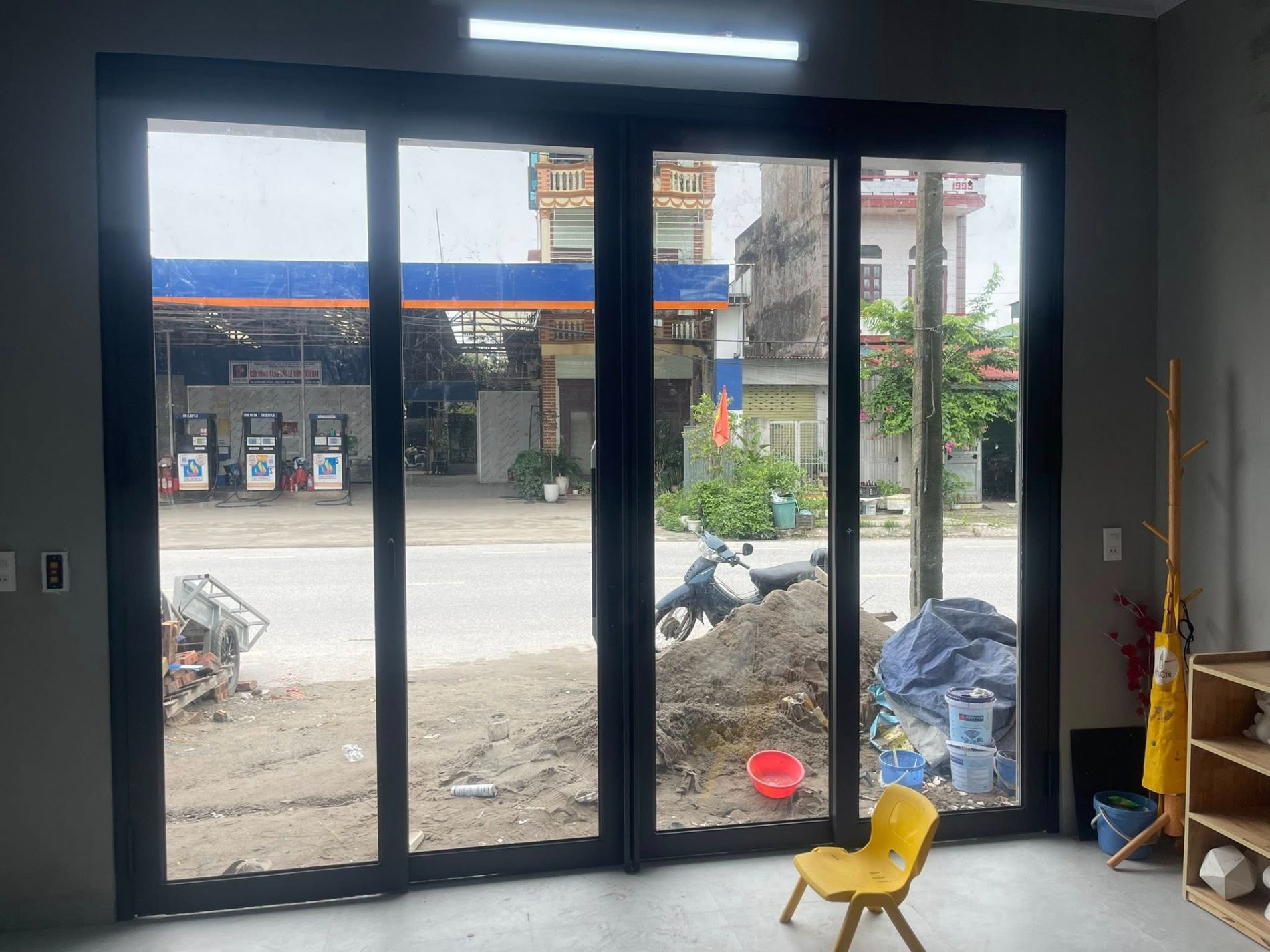 Cửa nhôm kính 4 cánh