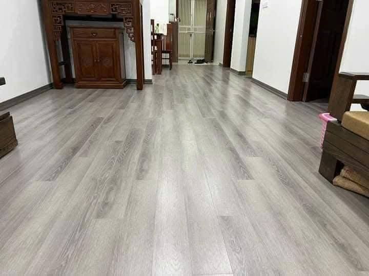 Lắp đặt sàn nhựa sàn gỗ 