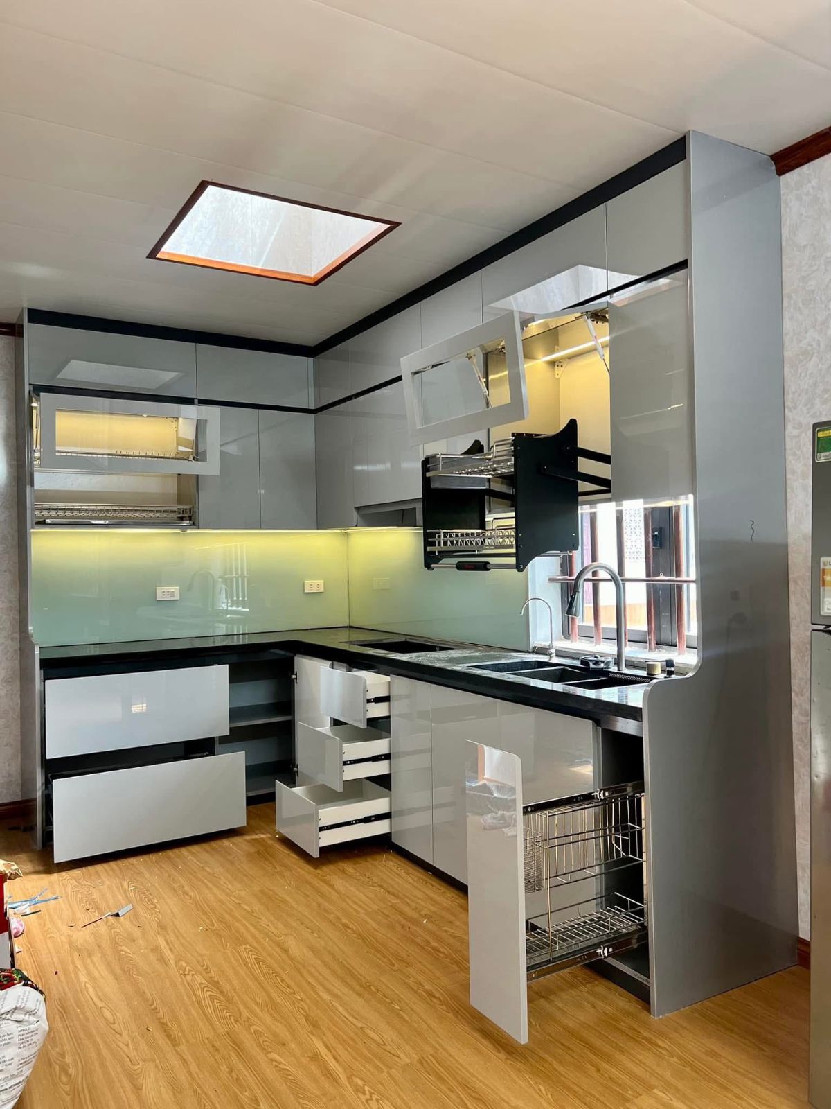 Thi công tủ bếp hiện đại