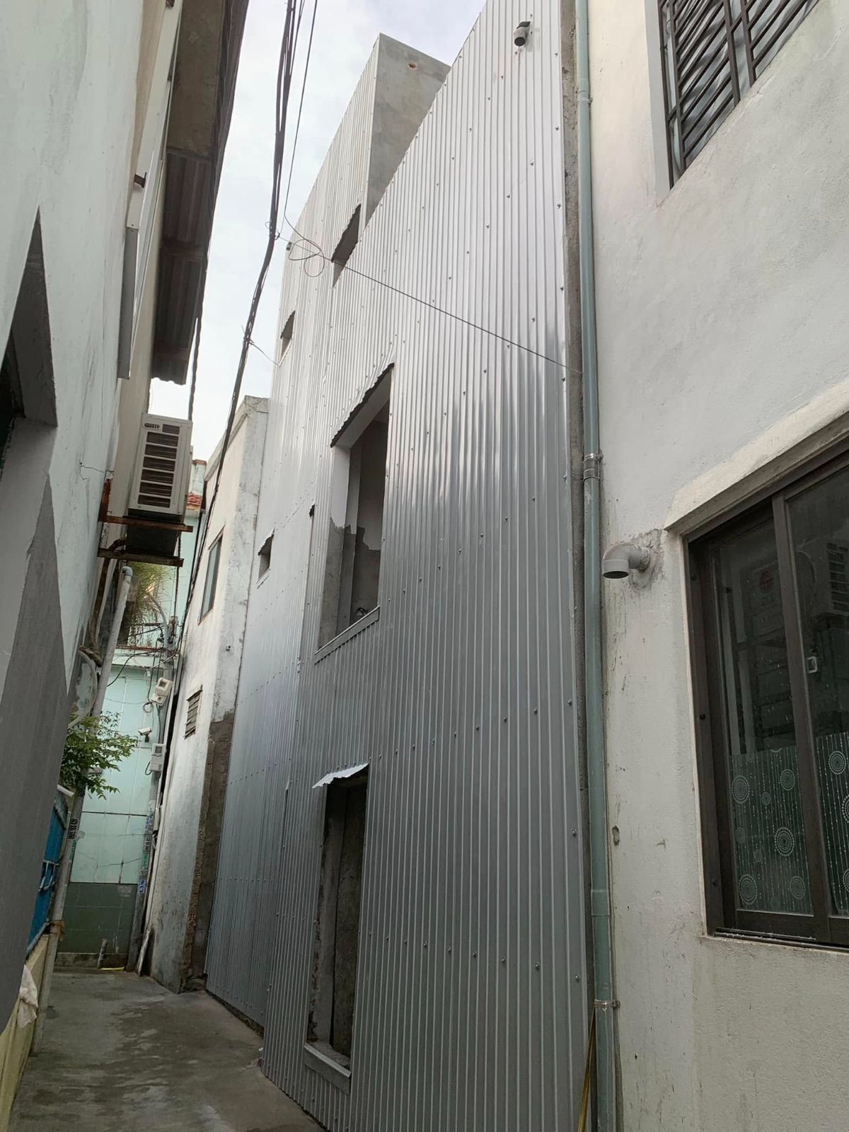 Dịch vụ đóng tôn chống thấm tường 