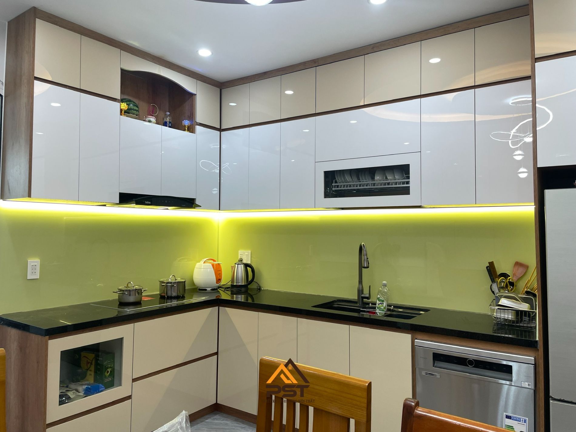 Tủ bếp hiện đại 