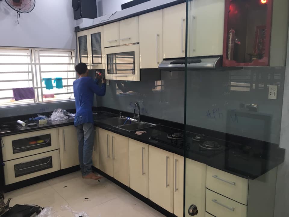 Kính ốp bếp