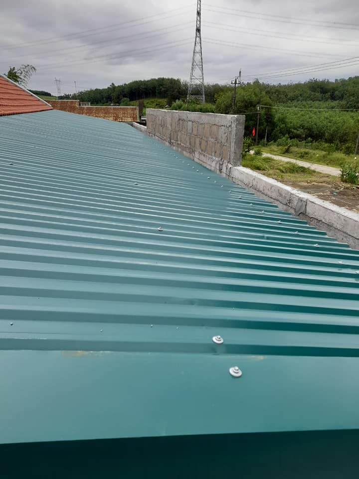 Thi công lớp mái tôn 