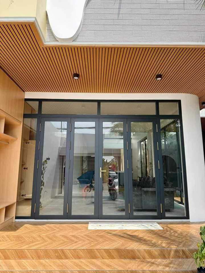Thi công lắp cửa nhôm kính 