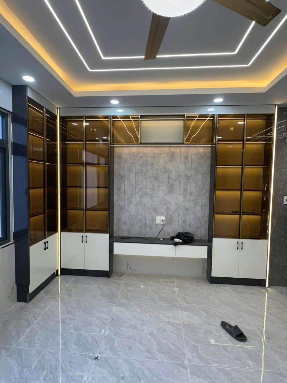  Tủ trang trí phòng khách kết hợp kệ TV