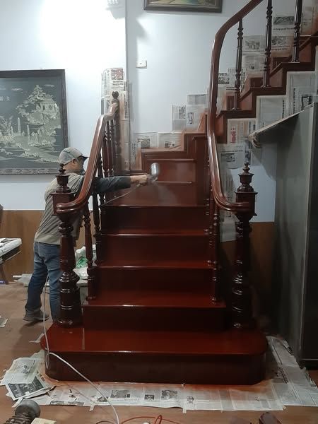 Dịch vụ sơn Pu cho cầu thang 