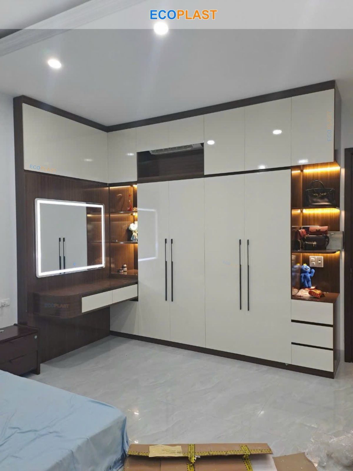 Tủ quần áo kịch trần hiện đại