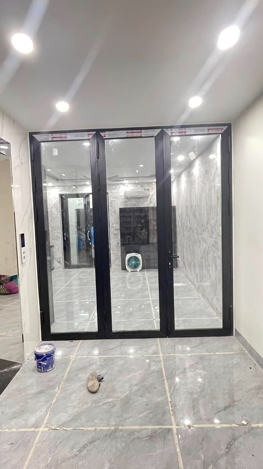 Cửa đi nhôm kính cường lực