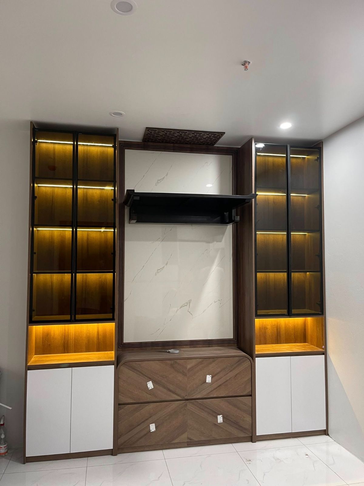 Kệ tivi vách trang trí gỗ