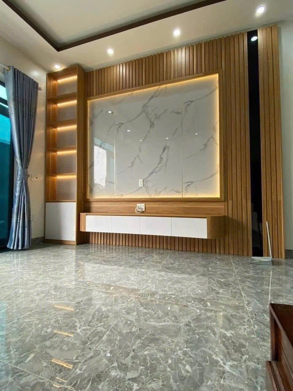 Thi công hoàn thiện kệ vách tivi 