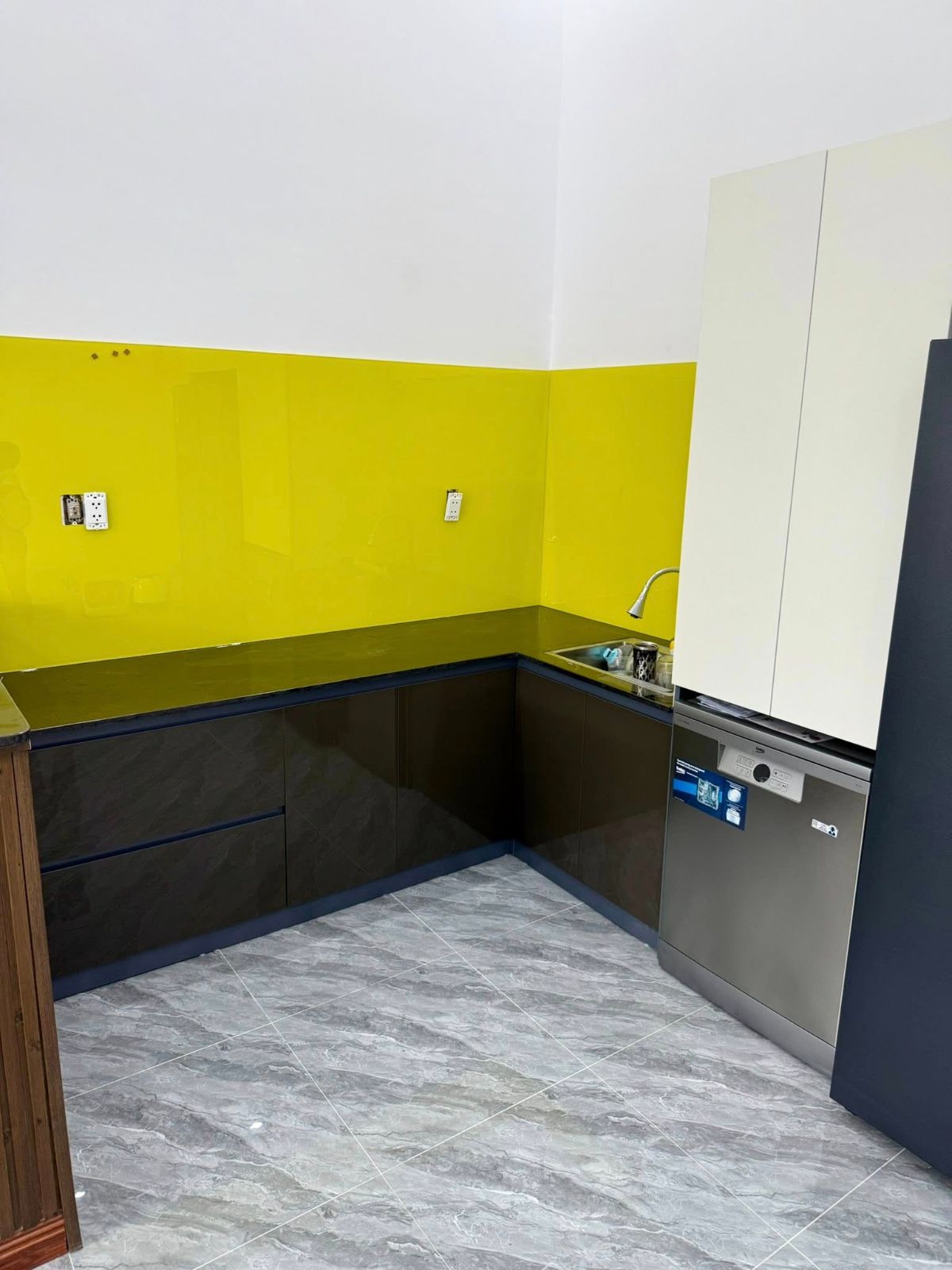 Tủ bếp hiện đại chữ L