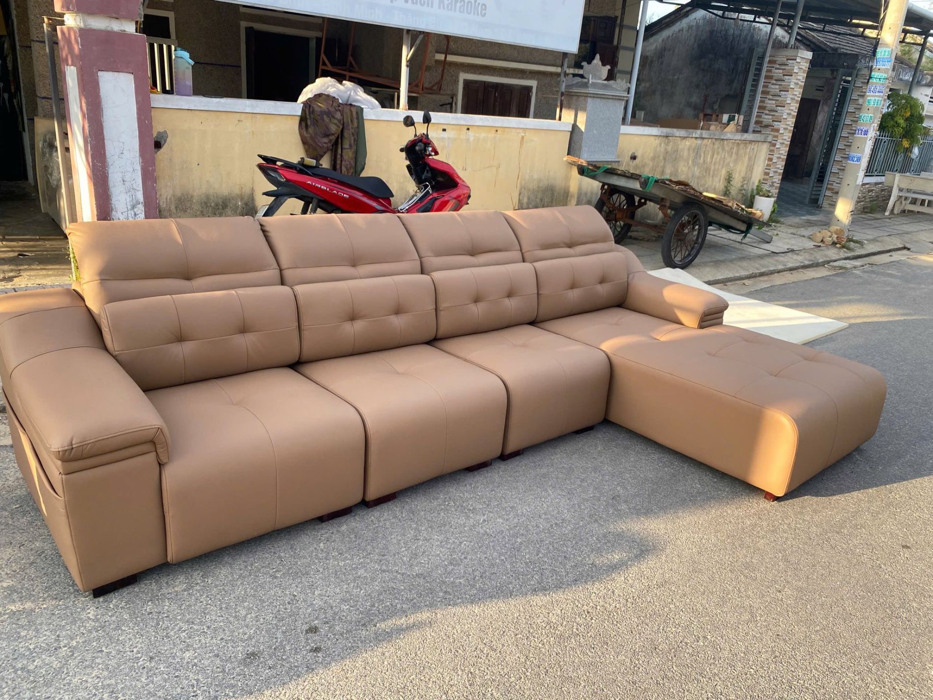 Sofa chữ L da kem