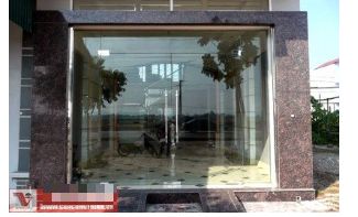 Cửa kính cường lực bản lề kẹp