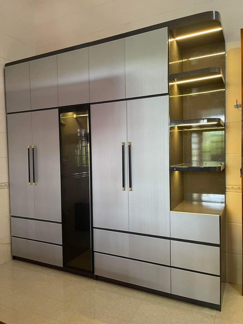 Tủ quần áo cánh mở kết hợp kệ trang trí