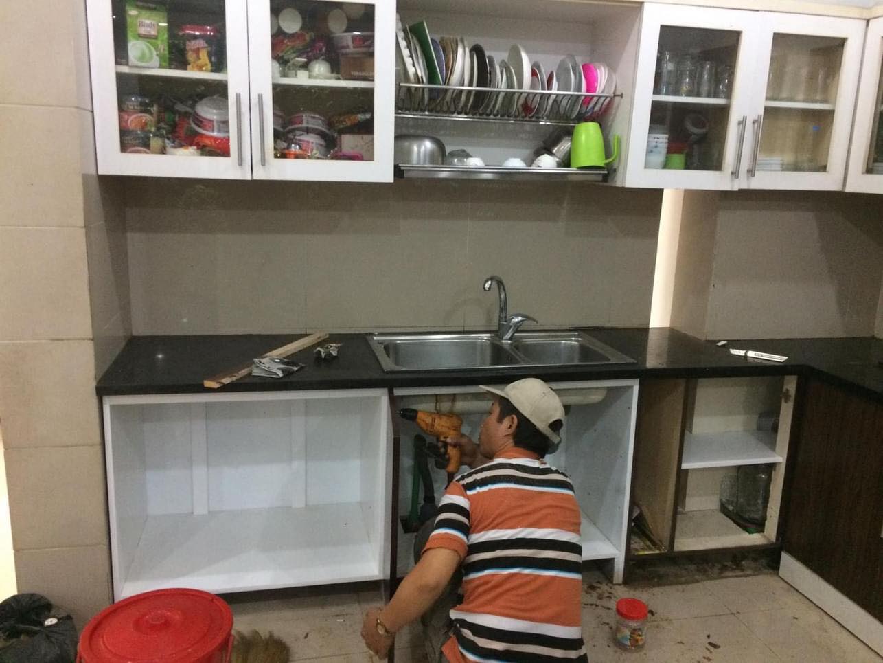 Thợ sửa chữa tủ bếp 