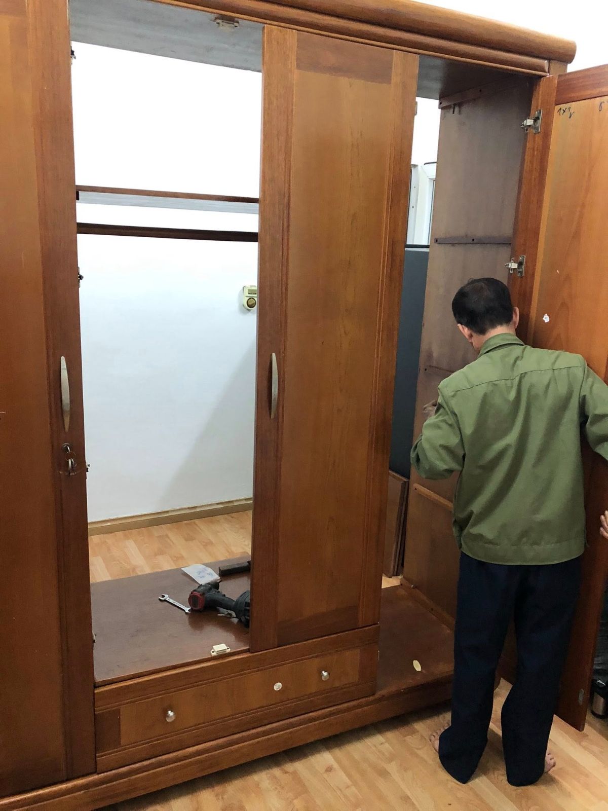 Sửa chữa tủ quần áo