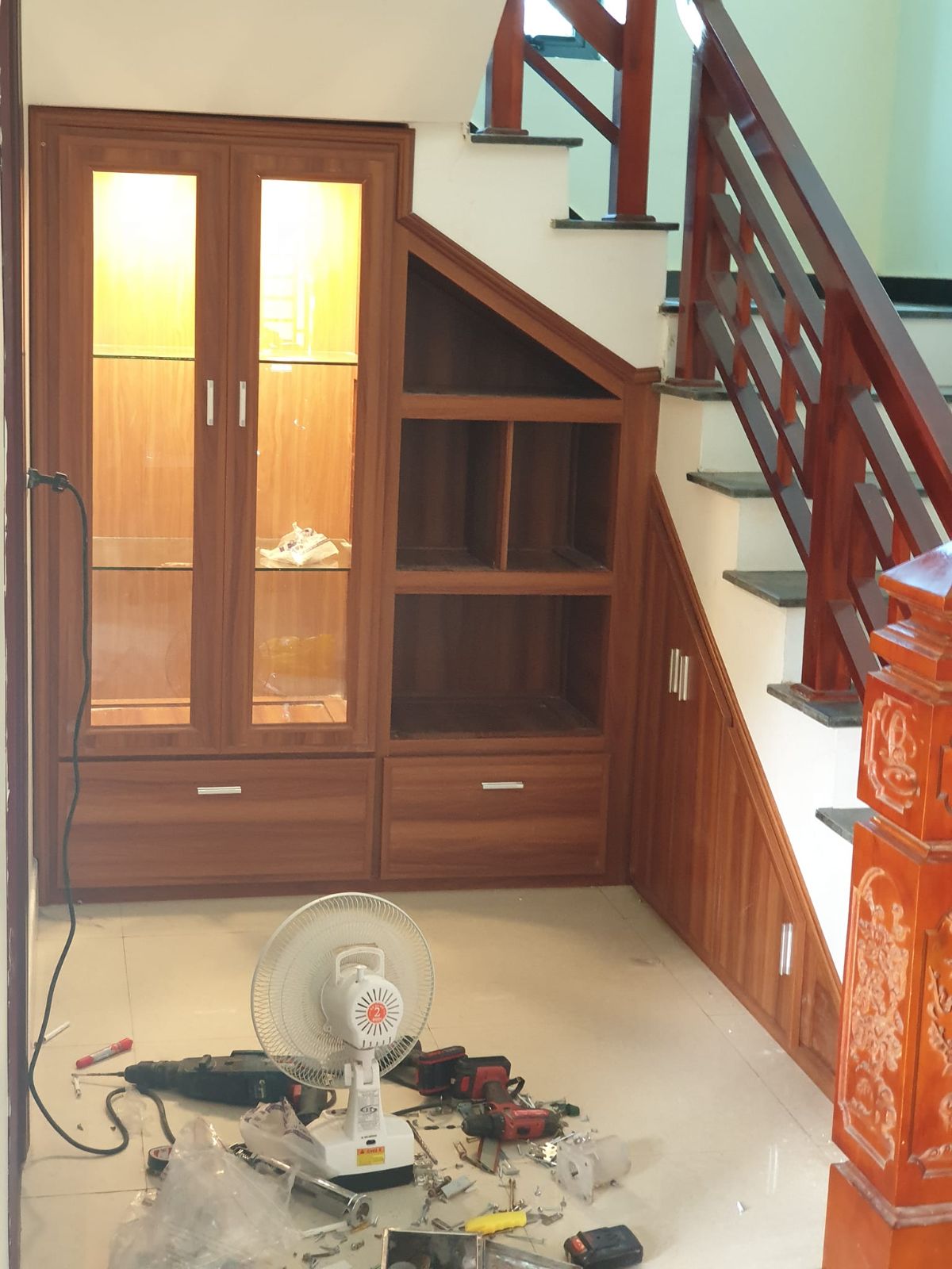 Tủ dưới cầu thang 