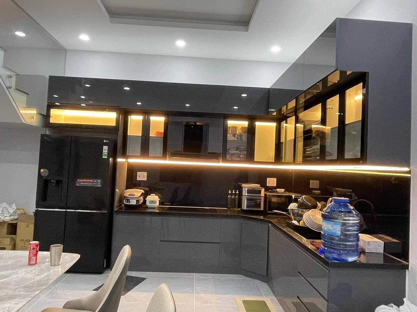 Tủ bếp hiện đại sang trọng 