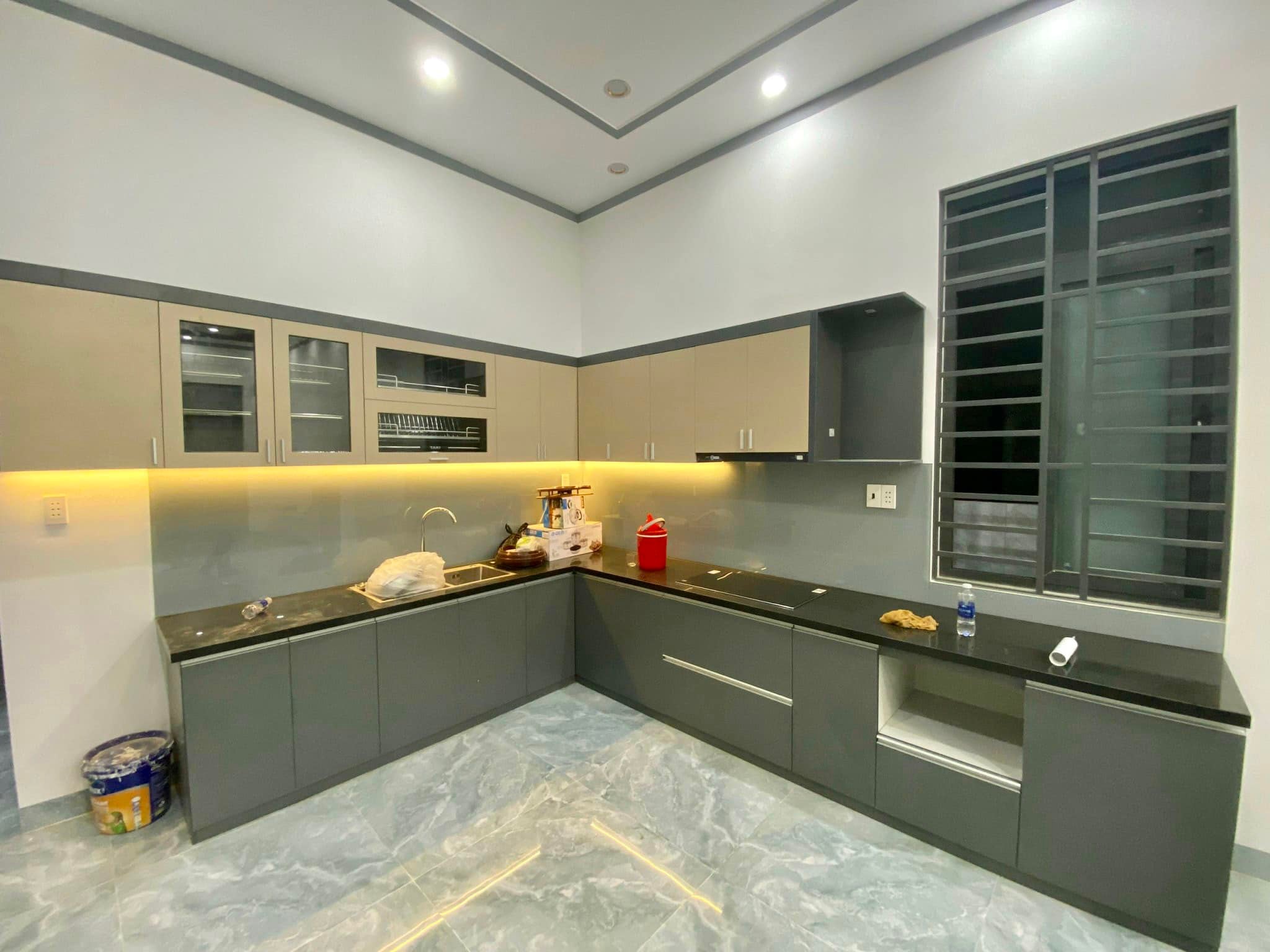 Tủ bếp chữ L thẩm mỹ 