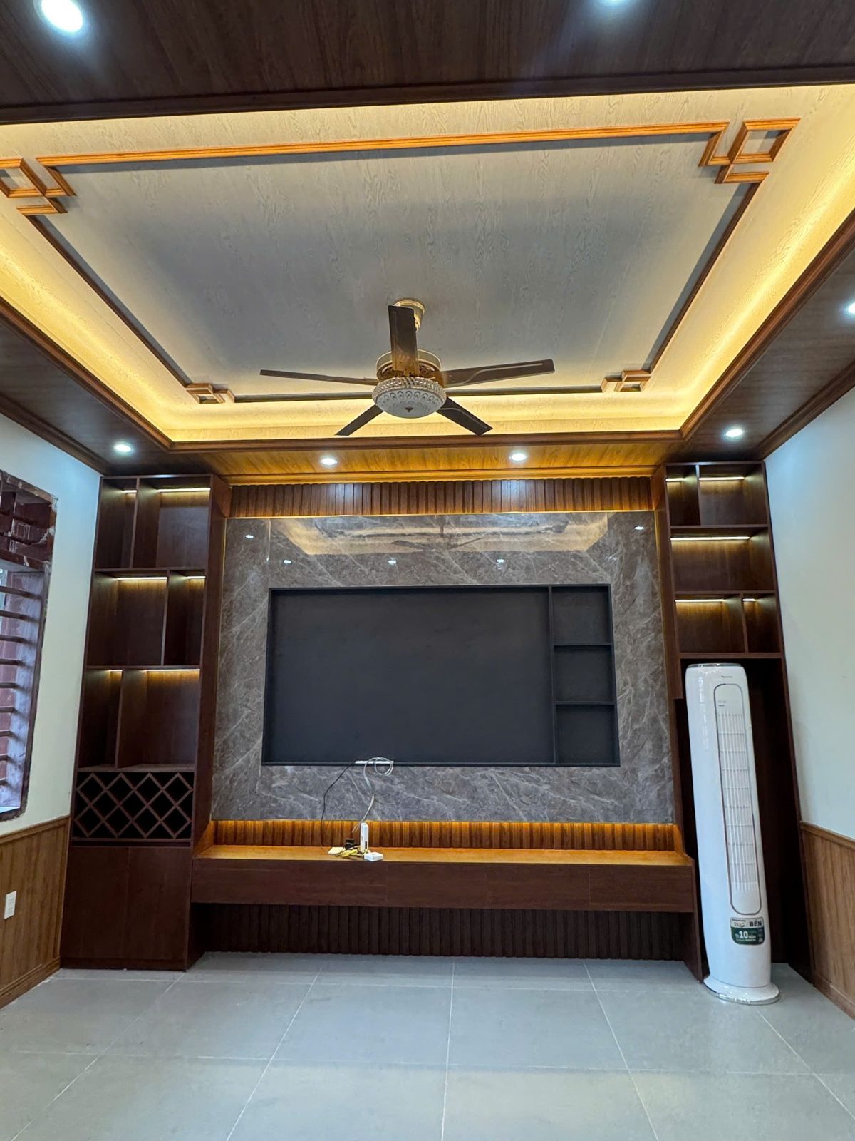 Thi công kệ tivi